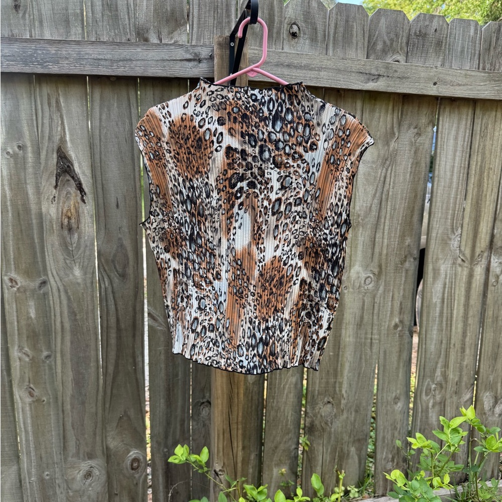 Leopard Print Sleeveless Top